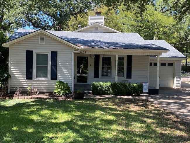 Building Photo - 623 Club Oak Dr