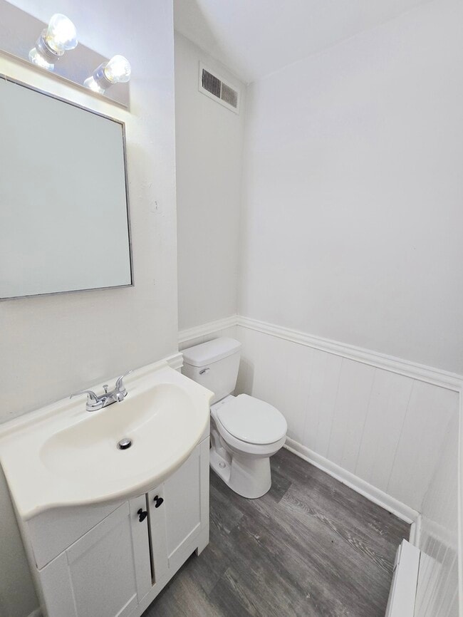 Photo - BEAUTIFUL TWO BEDROOM 1.5 BATHROOM APARTME...