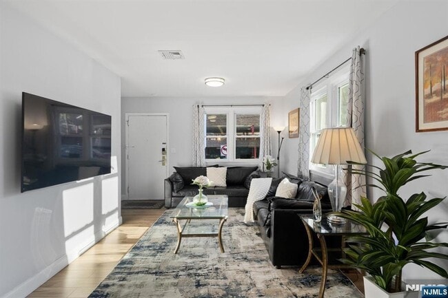 Photo - 401 Essex St