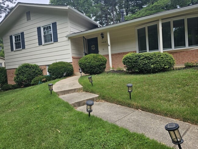 Building Photo - 1404 Chilton Dr Rental