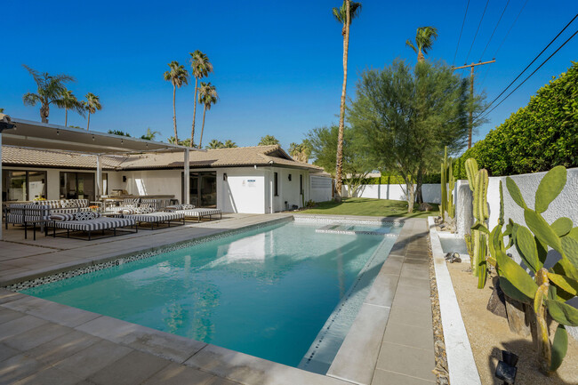 Building Photo - 505 N Camino Real Rental