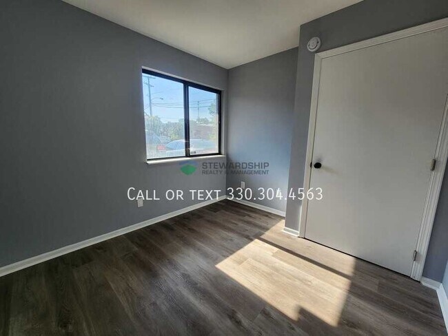 Photo - 695 Carroll St