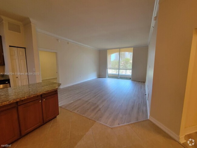 Building Photo - 2 br, 2 bath Condo - 3001 NE 185th St Apt 333 Unit Apt 333