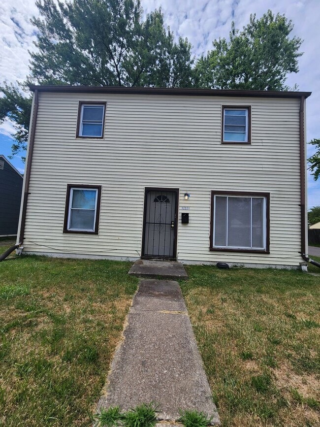 Building Photo - 4 Bedroom Clean House For Rent