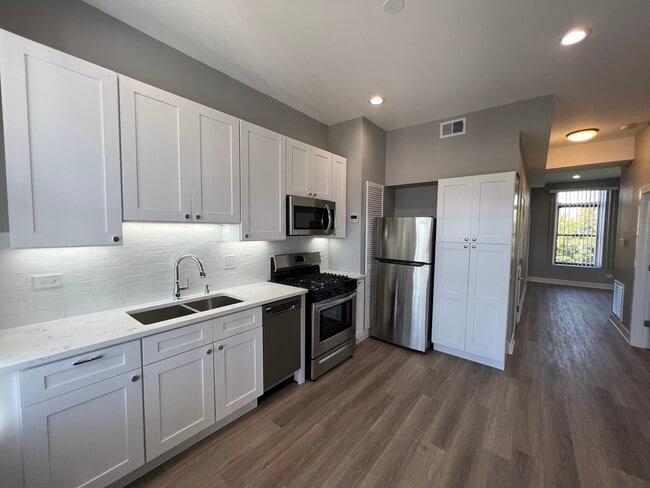 Photo - 1227 W Ohio St Unit 3