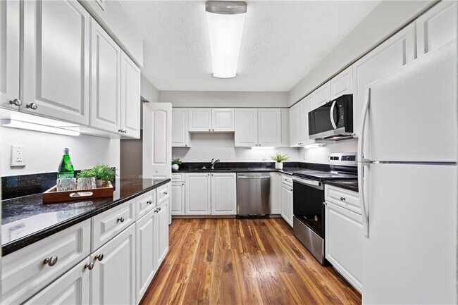 Photo - 717 Beaufort Cir