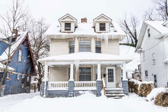 Building Photo - 3390 E 135th St