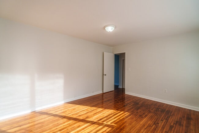 Photo - 7927-7931 East Dr