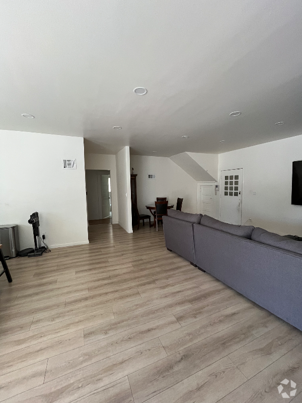 Building Photo - 4616 Franklin Ave Unit 4616 Rental