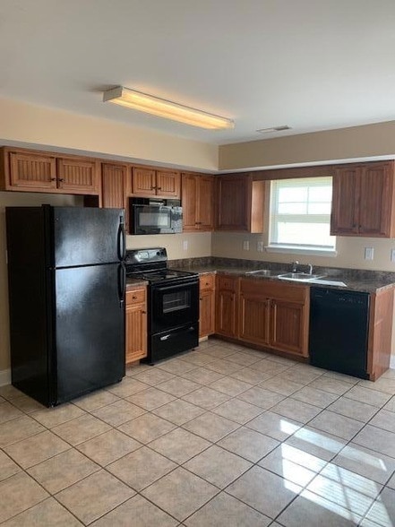 Photo - 1615 Manchester Trail NE