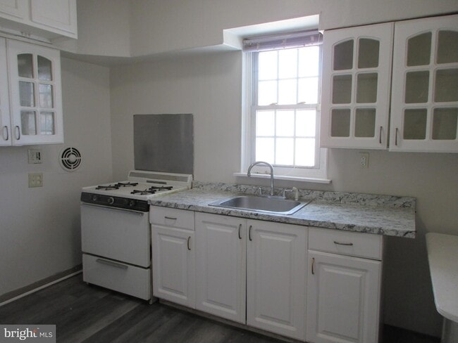 Photo - 4123-4100 Tyson Ave