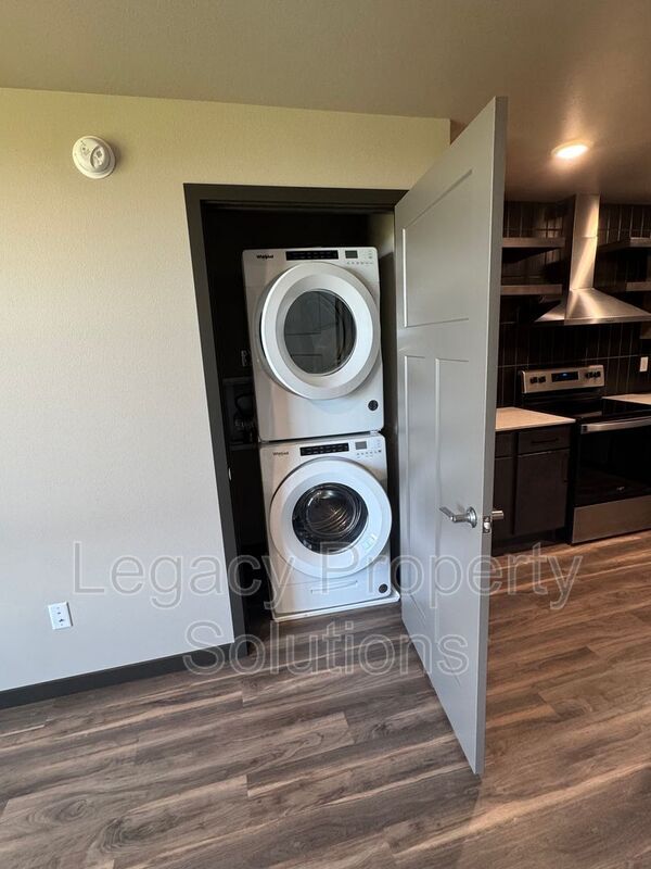 Photo - 226 E Greenfield Ln