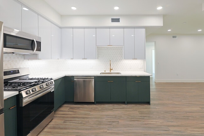 Photo - 4000 Mont Clair Apartments