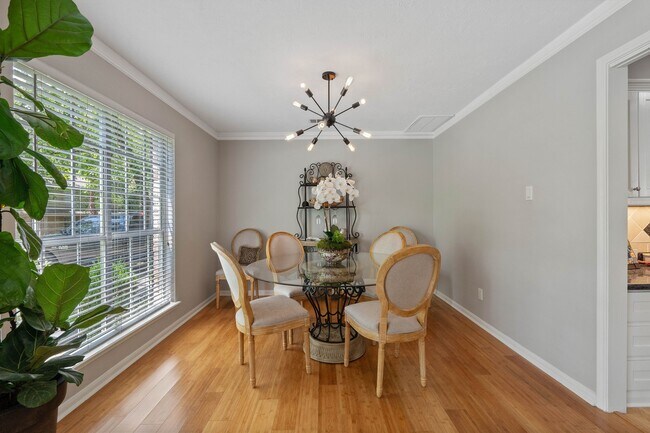 Building Photo - 2828 S Logrun Cir