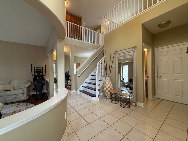 Photo - BASKERVILLE RUN-7071 MISSISSAUGA ON L5W1A3