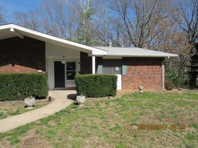 Building Photo - 25 Meta Dr Unit 25 B Meta Drive