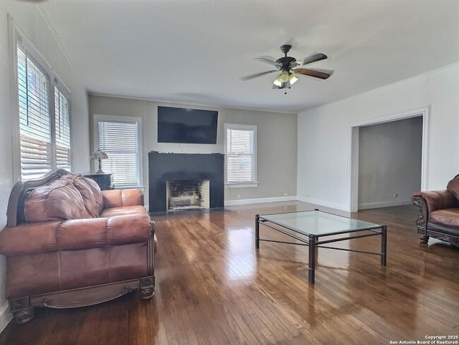 Photo - 119 E Ridgewood Ct