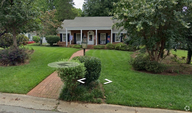 Building Photo - Room in House on Woodvale Dr