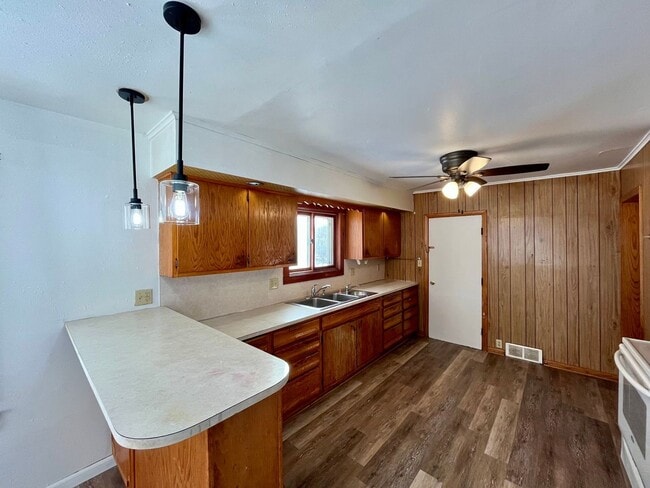 Photo - 226 Deresch St Unit Lower