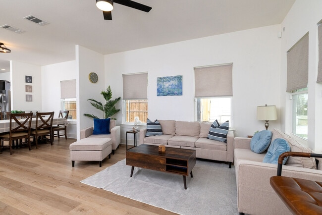 Photo - 928 E Leuda St Unit SI ID1575056P