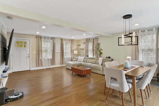 Photo - 253 Porter Ave