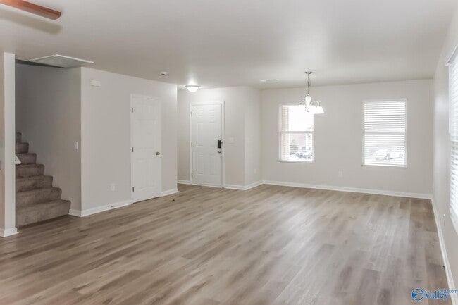 Photo - 174 Ranier St