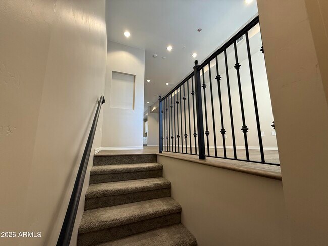 Photo - 421 W 6th St