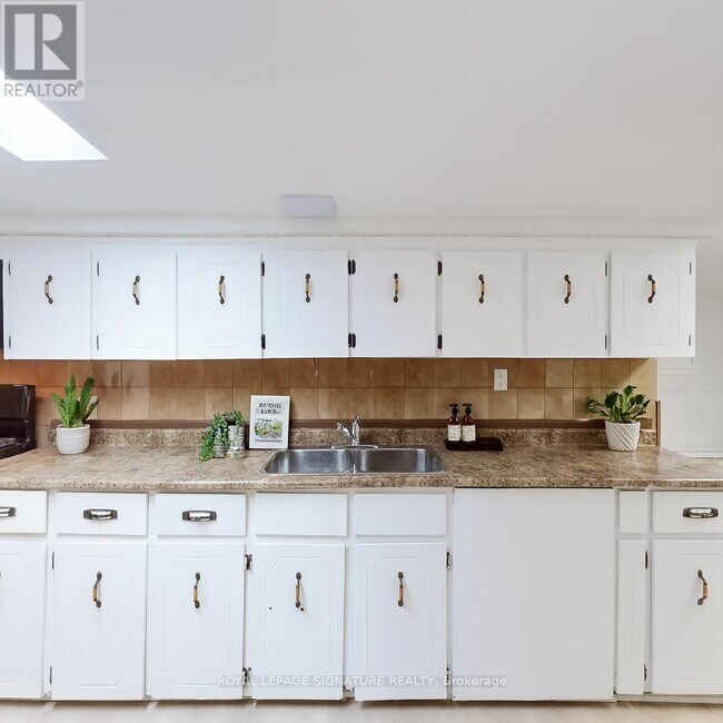 Photo - 247 Palmerston Ave