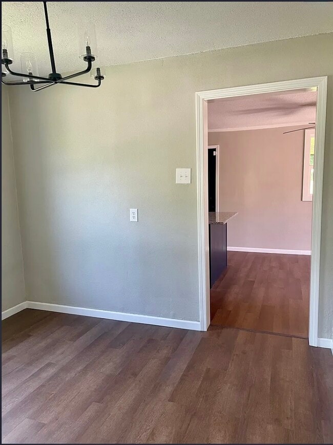 Photo - 1523 N Englewood Ave