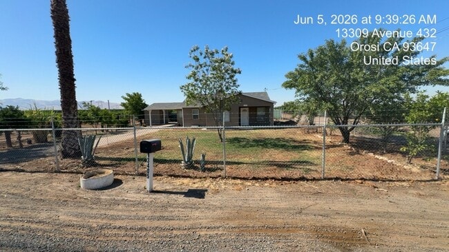 Building Photo - Country home Now Available!