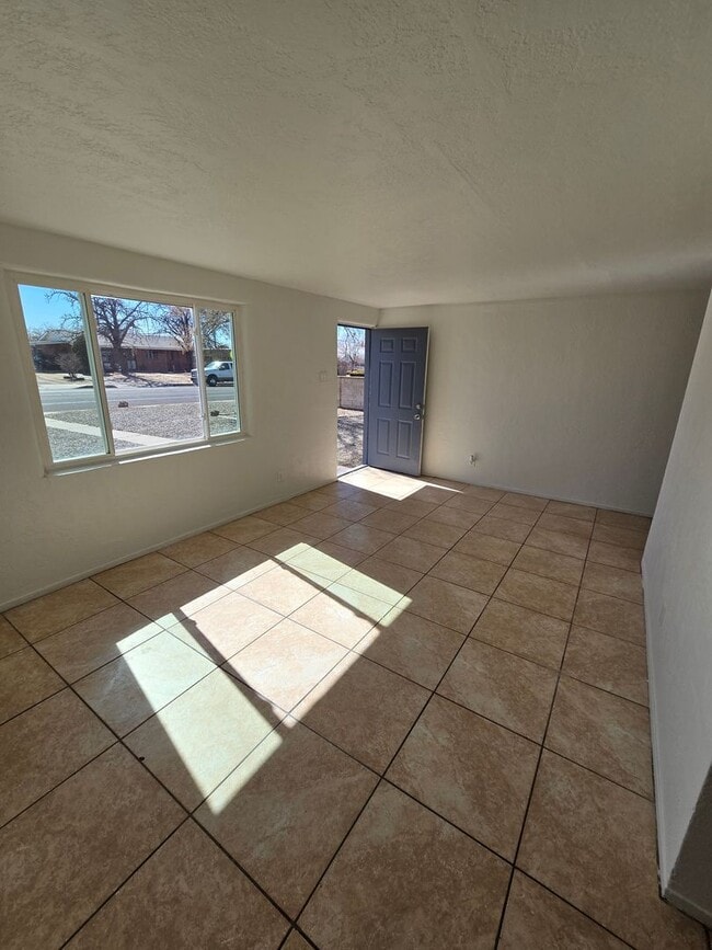 Photo - 4811 Comanche Rd NE