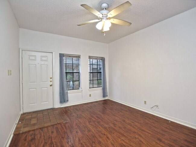 Photo - 2216 San Gabriel St Unit 105