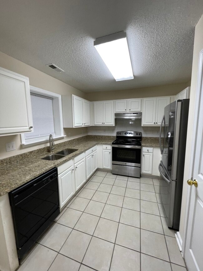 Photo - 113 Gingerlilly Ct