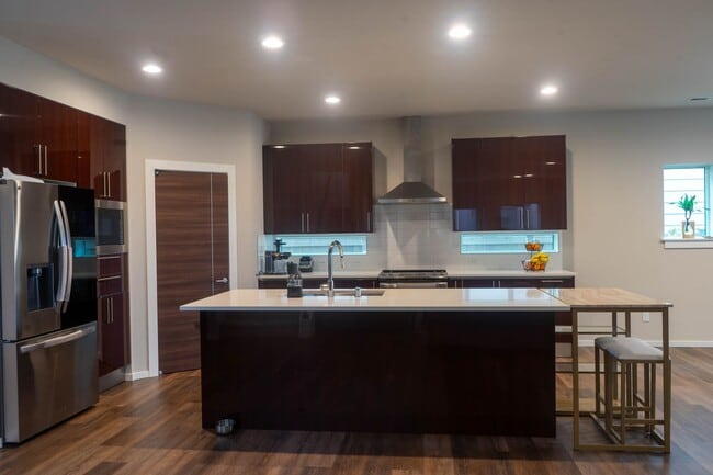 Photo - Stunning Black Diamond home-Ten Trails (Pinewood Plan) - Available Early to Mid June