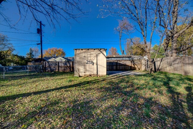 Building Photo - 3 Bed | 1 Bath