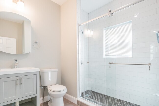 Photo - 16 Rossmore Rd Unit A