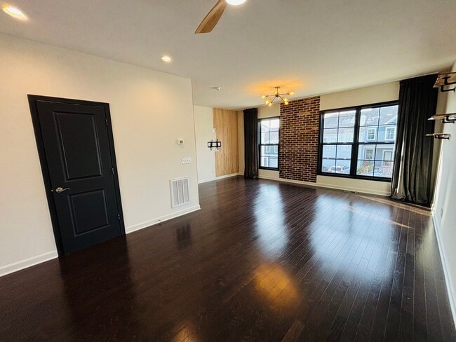 Photo - 160 Hamilton Ave NW