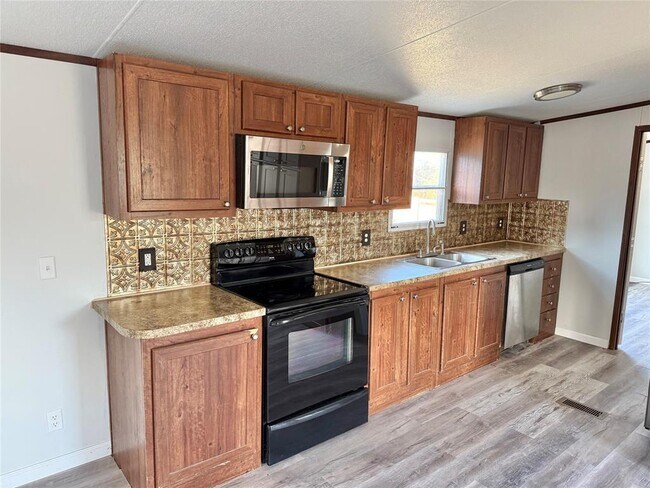 Photo - 900 Phillip Ln