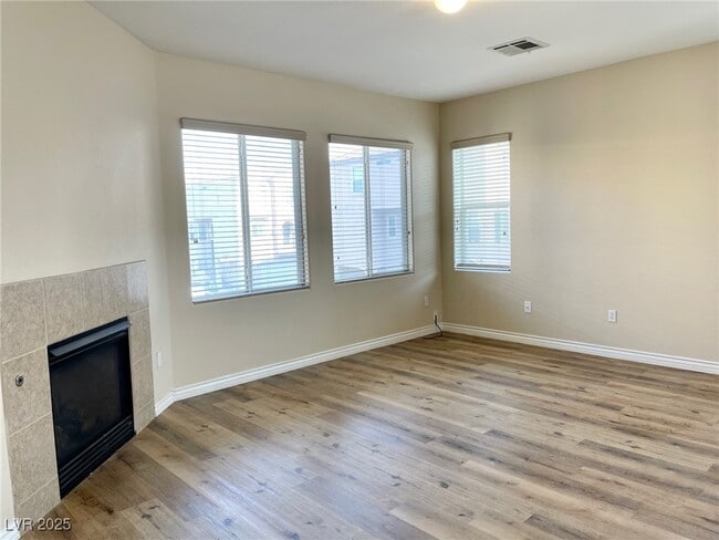 Photo - 3448 Balanced Rock St