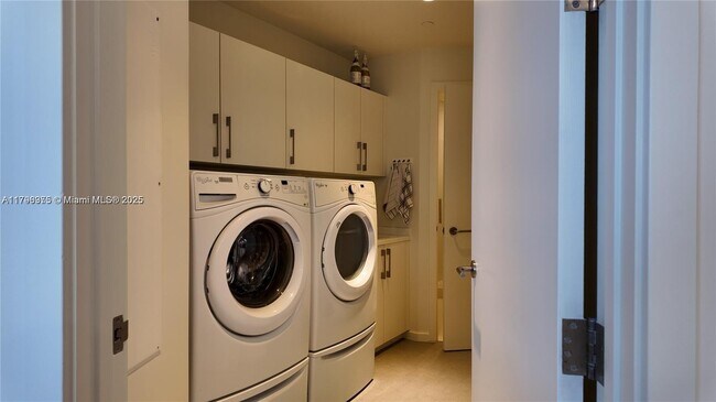 Photo - 18555 Collins Ave Unit 905