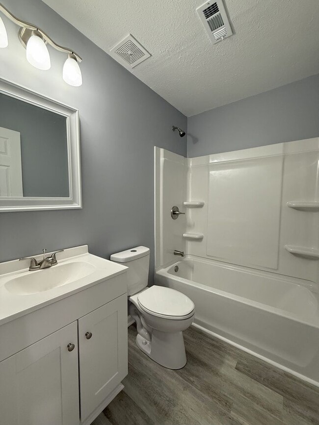Photo - $500.00 of the 1st months rent! 3 Bedroom ... House