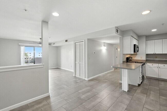 Photo - Walking Distance to ASU! Unit 2007