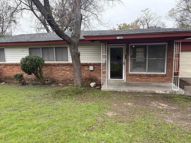 Building Photo - 2125 Kingsdale Dr