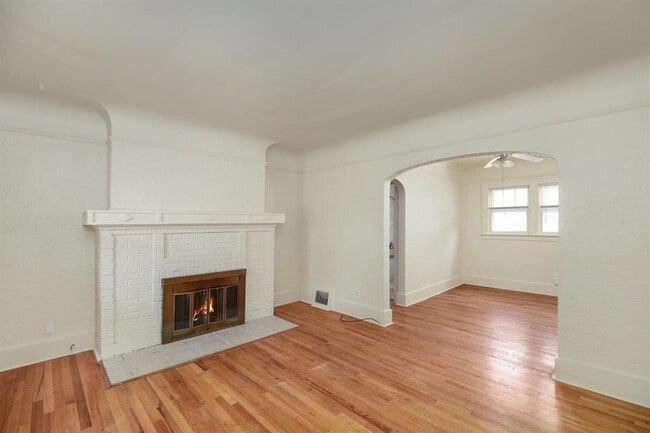 Photo - 139 Draper Ave