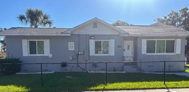 Building Photo - 1704 Freeman St S Unit #1