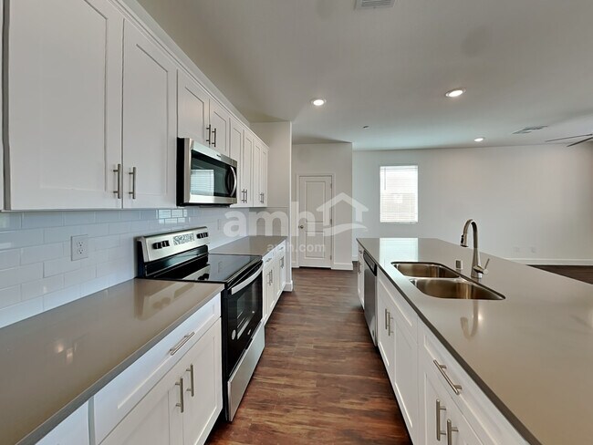 Photo - 134 Charmante Tulip Lane