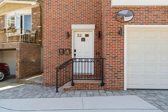 Photo - 14 W 49th St