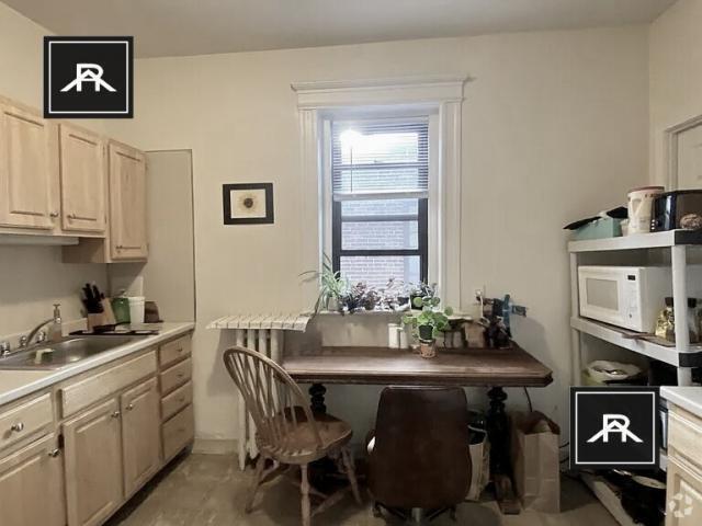 Building Photo - 3 bedroom in Brookline MA 02446 Unit 5 Rental