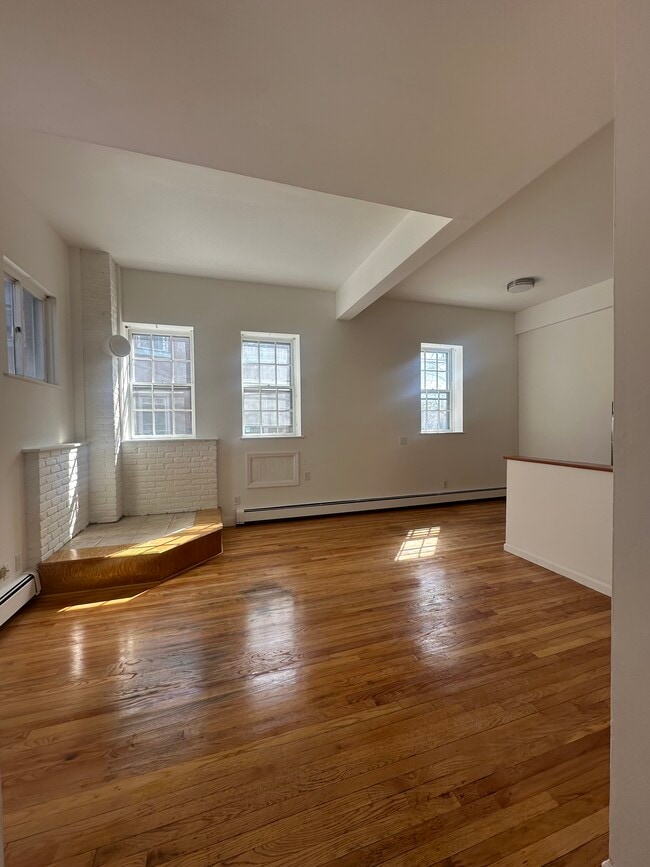 Photo - 8 N Clover St Unit 1