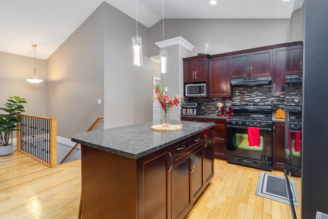 Photo - 909 Cavalcade Ter